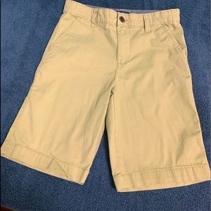 OshKosh boys khaki shorts size 8 excellent condition. Perfect for back to school